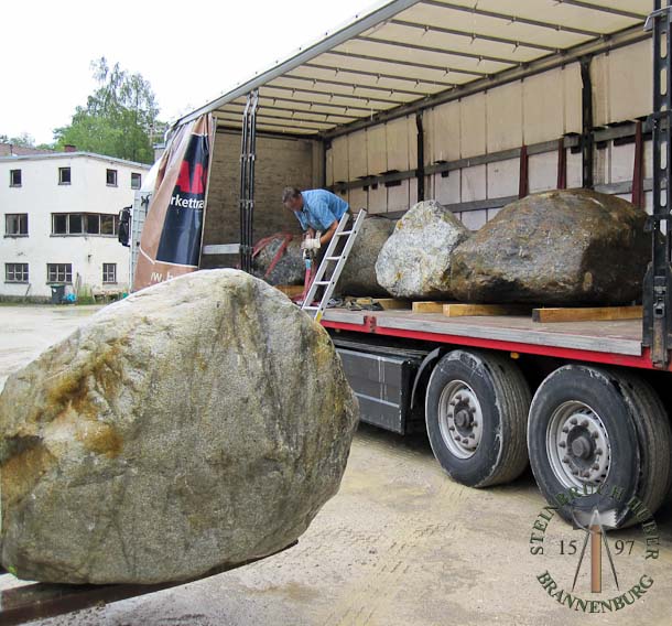 Naturstein Findlinge aus Gneis für Durchfahrtssperre